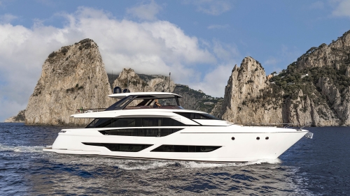 Ferretti Yachts 860